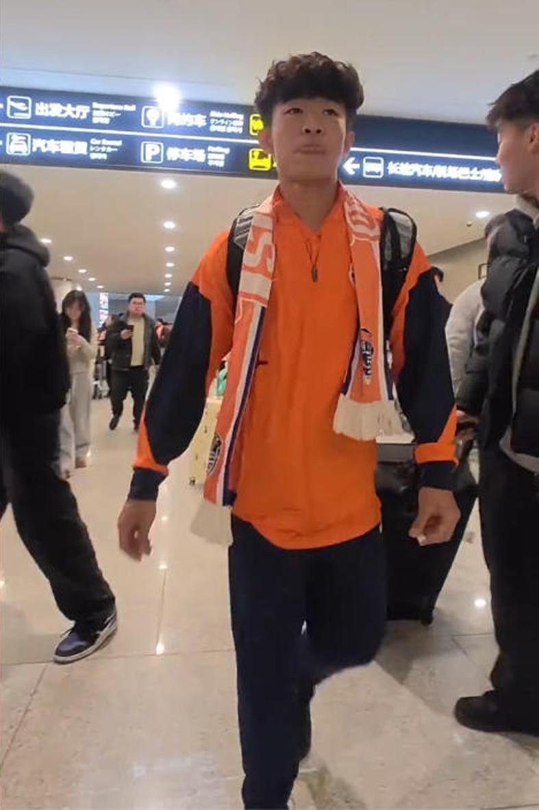 世界杯高清观看入口-2026中超新老传承超燃！邝兆镭等6小妖谁先首秀？7名37岁老将坚守